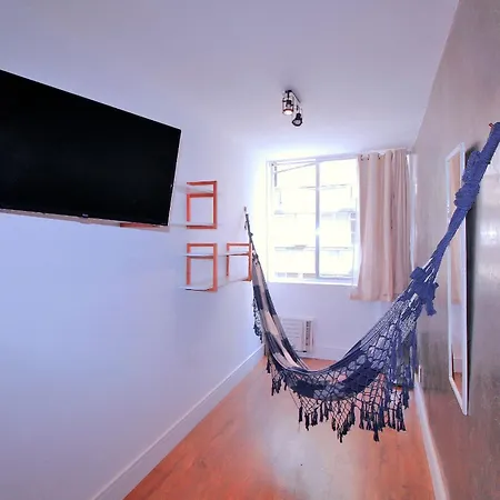 Fantastico Sala e Quarto no posto 5 em Copacabana-2